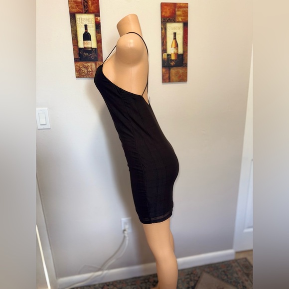 61 DIVIDED H & M OPEN BACKED BLACK DRESS BODYCON SIZE M EXCELLENT CONDITIONS - Picture 3 of 7